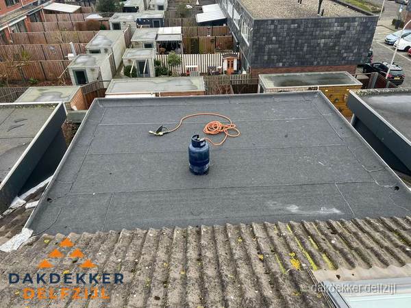 Dakreparatie plat dak met bitumen in Delfzijl Dakreparatie plat dak met bitumen in Delfzijl