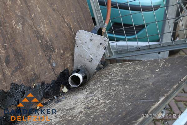 Dakdekkers gasbrander voor bitumen werkzaamheden in Delfzijl Dakdekkers gasbrander voor bitumen werkzaamheden in Delfzijl