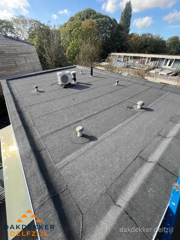 Kosten dakdekker: afgewerkt plat bedrijfsdak met bitumen in Delfzijl Kosten dakdekker: afgewerkt plat bedrijfsdak met bitumen in Delfzijl