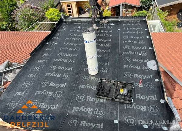 Dakrenovatie met Royal onderdak op plat dak in Delfzijl