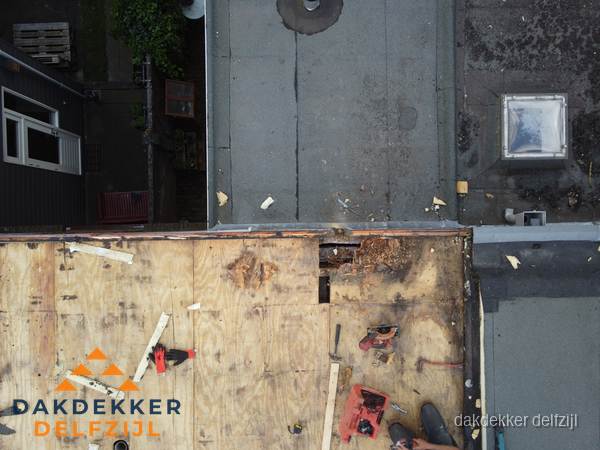 Dakschade en renovatie plat dak vanuit de lucht in Delfzijl Dakschade en renovatie plat dak vanuit de lucht in Delfzijl