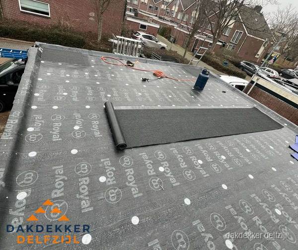Dakrenovatie plat dak met bitumen dakbedekking in Delfzijl Dakrenovatie plat dak met bitumen dakbedekking in Delfzijl