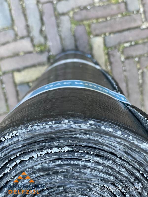 Rol bitumen dakleer met leislag voor plat dak in Delfzijl Rol bitumen dakleer met leislag voor plat dak in Delfzijl