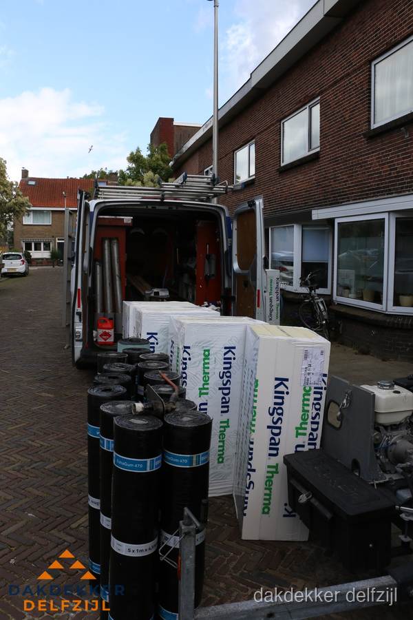 Levering van Kingspan isolatieplaten en bitumenrollen voor dakproject in Delfzijl Levering van Kingspan isolatieplaten en bitumenrollen voor dakproject in Delfzijl